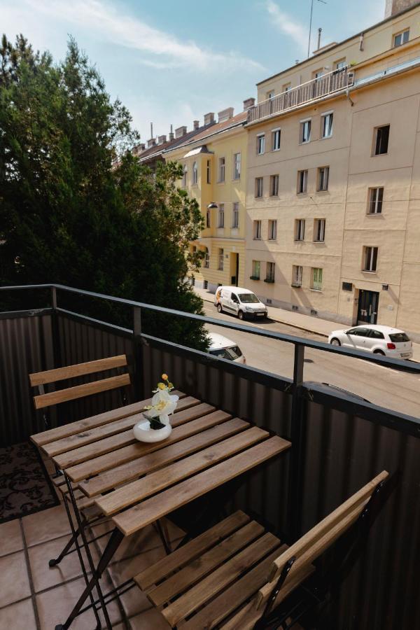 Beautiful 2-bedroom apartment near Schönbrunn Wien Exteriör bild
