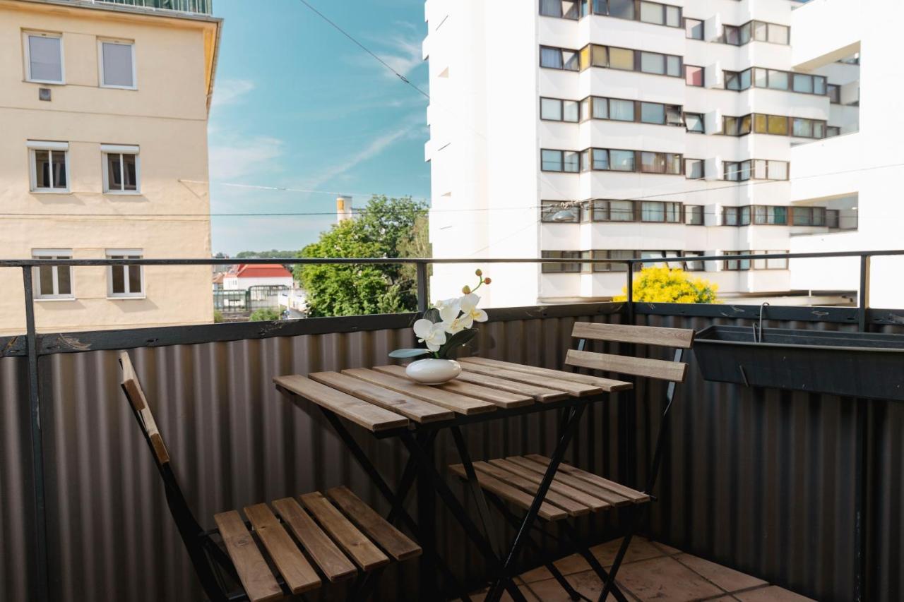 Beautiful 2-bedroom apartment near Schönbrunn Wien Exteriör bild