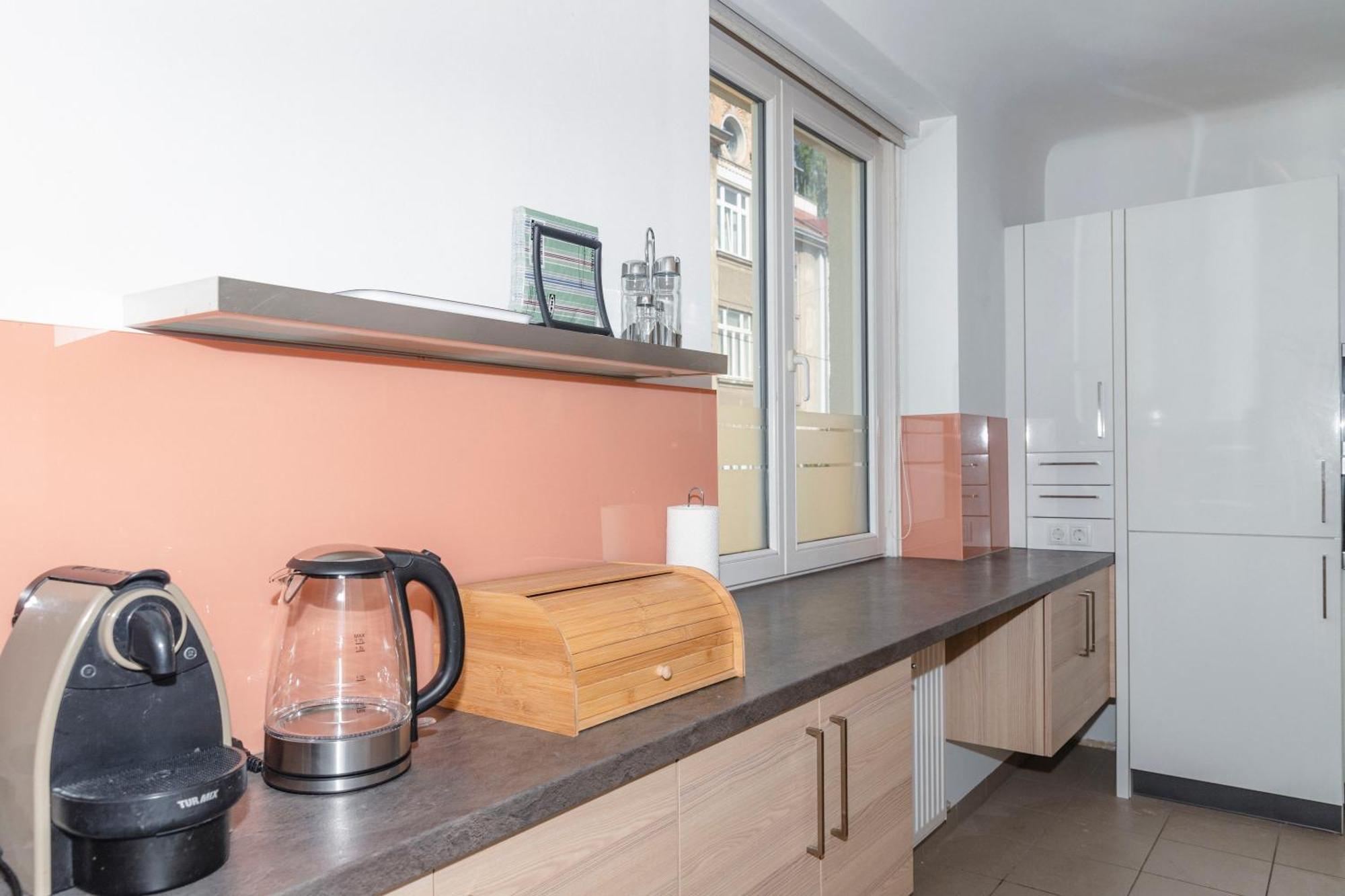 Beautiful 2-bedroom apartment near Schönbrunn Wien Exteriör bild