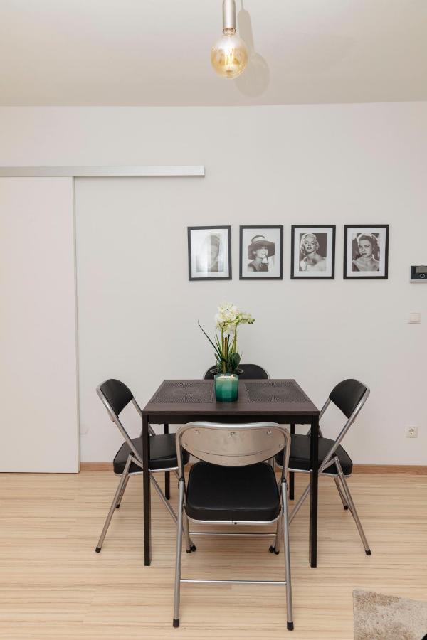 Beautiful 2-bedroom apartment near Schönbrunn Wien Exteriör bild